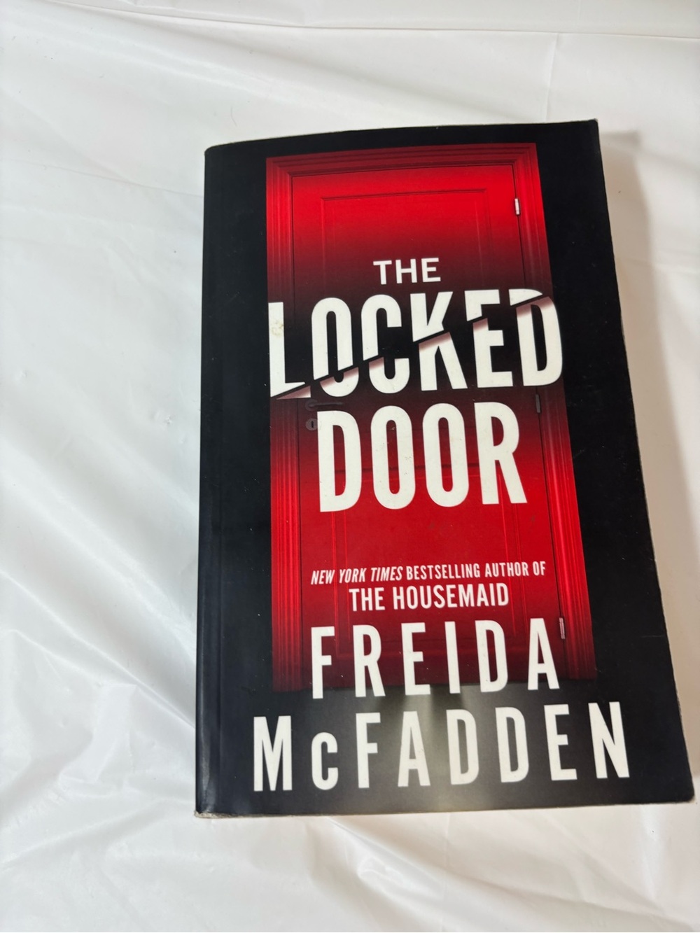Freida McFadden The Locked Door - Red and Black Paperback Thriller